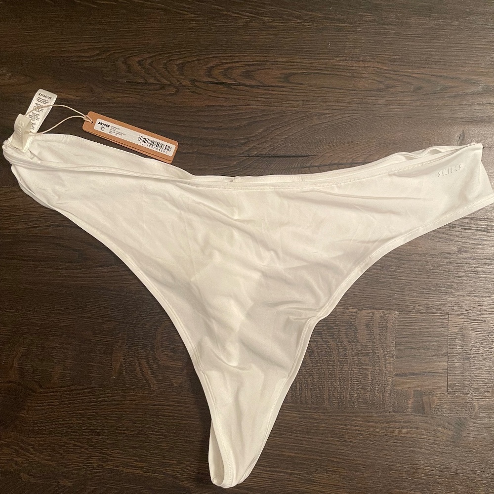 NWT SKIMS Body Thong 3X Marble